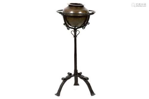 probably 16th/17th Cent. European fire pot in its stand in wrought iron - - EUROPA [...]