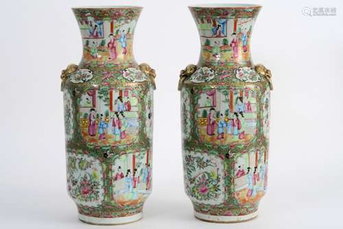 19th Cent. Chinese pair of vases in porcelain with Cantonese decor - - Paar [...]