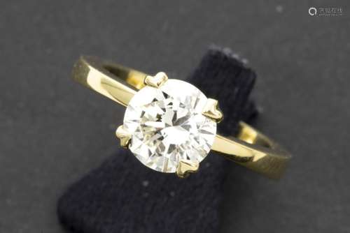 a 2,04 carat quality brilliant cut diamond set in a ring in yellow gold (18 carat) - [...]