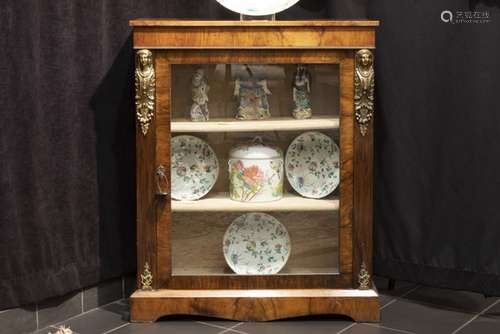 small 19th Cent. display cabinet in burr of walnut and walnut with mountings in [...]