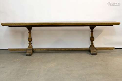 antique refectory table in oak - - Antieke reftertafel in blonde eik met typisch [...]