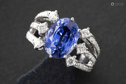 ring in white gold (18 carat) with ca 1 carat of high quality brilliant cut diamonds [...]