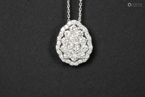 pearshaped pendant in white gold (18 carat) with more then 1,25 carat of very high [...]