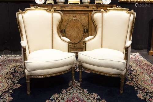 pair of antique neoclassical armchairs in guilded, sculpted wood - - Paar antieke [...]