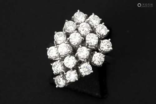 early seventies' ring in white gold (18 carat) with ca 1,80 carat of high quality [...]