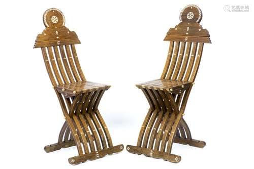 pair of Syrian folding chairs in sculpted wood with inlay of mother of pearl - - [...]