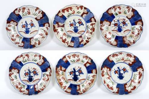 series of six antique Japanese plates in porcelain with Imari decor - - Reeks van [...]