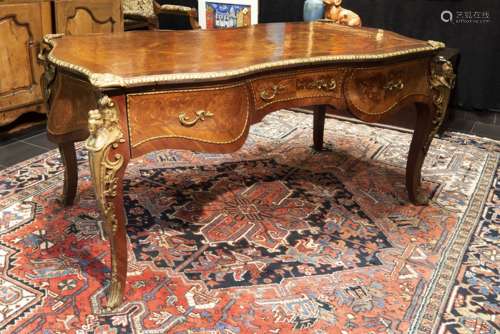 Napoleon III-style desk with top in marquetry and with mountings in bronze - - [...]