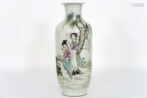 Chinese in marked porcelain with polychrome decor with ladies - - Chinese vaas in [...]