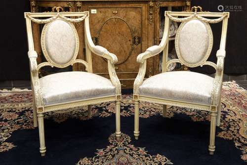 pair of antique neoclassical armchairs in polychromed, sculpted wood - - Paar [...]