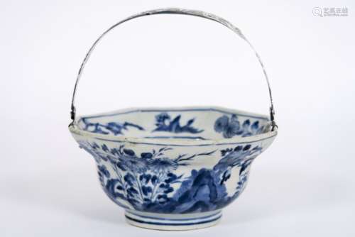17th/18th Cent. Chinese bowl in porcelain with blue-white decor with bird and flowers [...]