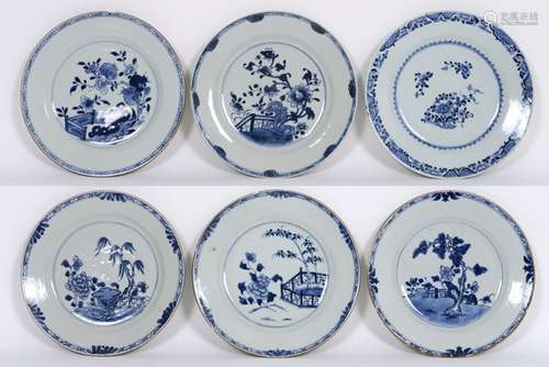 six 18th Cent. Chinese plates in porcelain with blue-white decor - - Lot van zes [...]