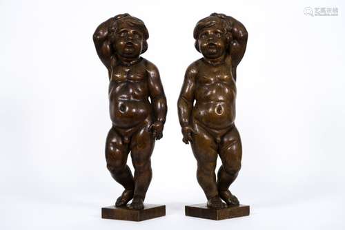 pair of baroque style Cupid sculptures in wood - - Paar antieke barokke [...]