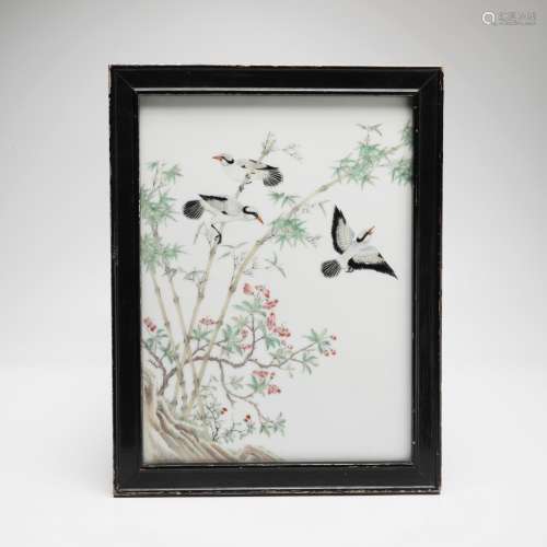 民国粉彩花鸟纹瓷板
A rare famille rose flower and bird pattern porcelain plate, Republic of China