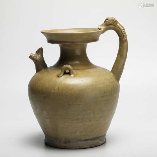 南北朝时期岳州窑青釉龙柄鸡首壶
A rare Yuezhou kiln green-glazed chicken head pot with dragon handle, Southern and Northern Dynasties period