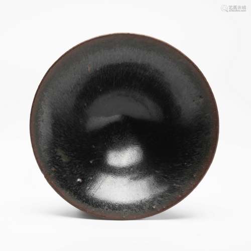 南宋建窑斗笠盏
A rare piece of kiln-built bowls, Southern Song Dynasty
