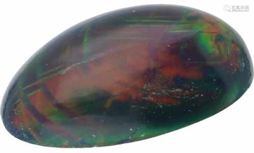 Cabochon geslepen zwarte opaal met 3D kaf patroon ca. 3.06 ct.