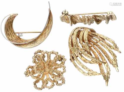 Lot met geelgouden design broches - 14 kt.