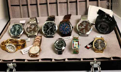 Lot (11) Soho - Horloges.