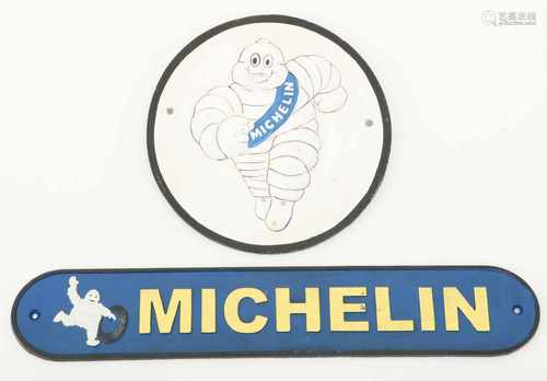 Een lot van (2) gietijzeren Michelin wandplaquettes, eind 20e eeuw.