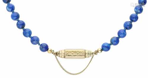 Lapis Lazuli kralen collier met een 14 kt geelgouden sluiting.