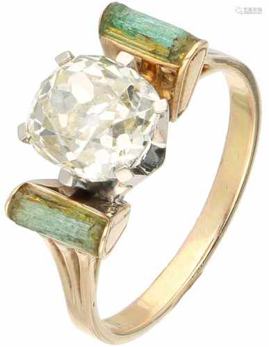 Geelgouden ring, met ca. 1.85 ct. diamant en ruwe smaragd - 14 kt.