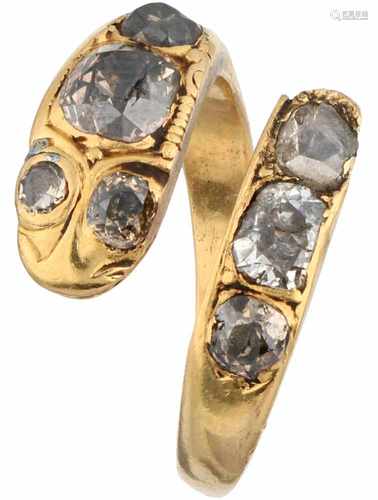 Geelgouden Victoriaanse ring in de vorm van een slang, met ca. 1.45 ct. diamant - 20 kt.