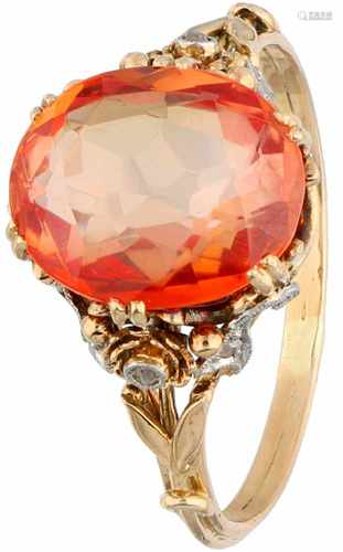 Geelgouden solitair ring, met diamant en synthetische oranje saffier - BWG 10 kt.