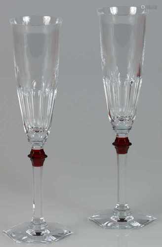 Een set van (2) kristallen champagne flutes. Baccarat, 20e eeuw.