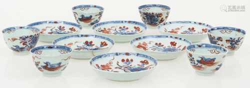 Een lot van (6) kop en schotels met Imari decor. China, 18e eeuw.