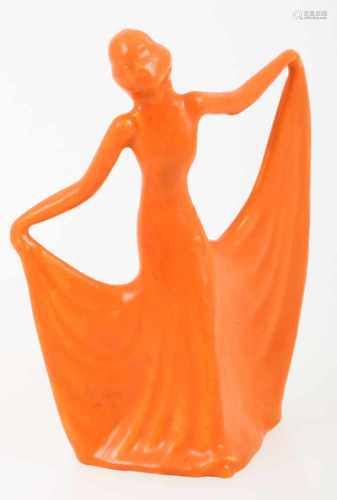 Eta Lempke (1909-1991), Een oranje vormstuk van een danseres, Kon. Plateelfabr. Gouda, 1e helft