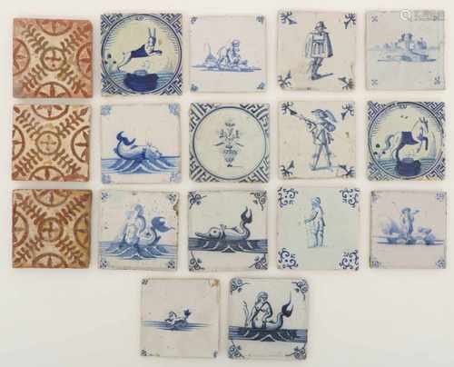 Een lot (17) diverse tegels, waaronder Delft. Met decor van vissen en zeemonsters, Holland, 17e eeuw