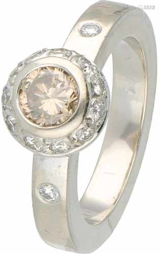 Witgouden rozetring, met ca. 0.71 ct. diamant - 14 kt.