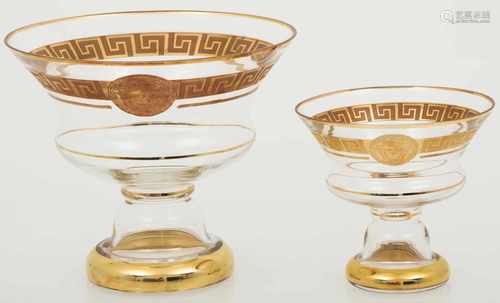 Een lot van (2) glazen coupes met versace medussa decor. Eind 20e eeuw.