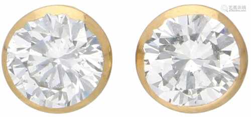 Geelgouden solitair oorstekers, met ca. 0.50 ct. diamant - 14 kt.