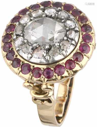 Geelgouden cocktail ring, met diamant en robijn - 18 kt.