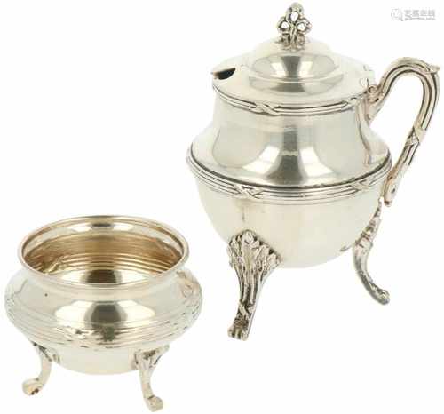 Mosterdpot en zoutkelder zilver.