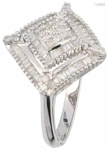 Witgouden ring, met ca. 0.69 ct. diamant - 18 kt.