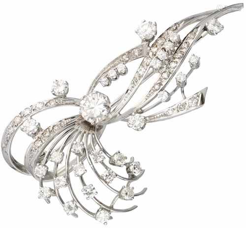 Witgouden broche, met ca. 3.14 ct. diamant - 18 kt.