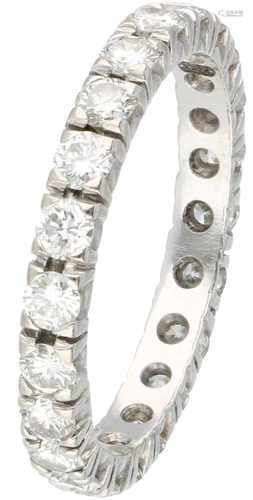 Witgouden alliancering, met ca. 1.54 ct. diamant - 18 kt.