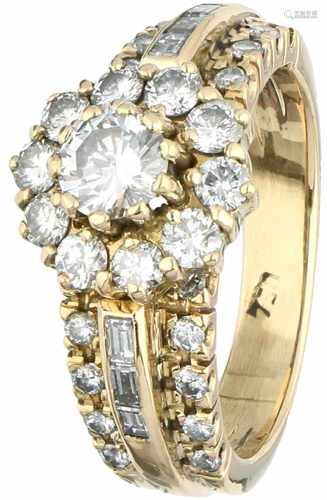 Geelgouden entourage ring, met ca. 1.22 ct. diamant - 18 kt.