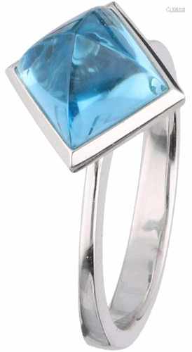 Witgouden klassieke ring, met ca. 0.22 ct. diamant en blauwe topaas - 18 kt.