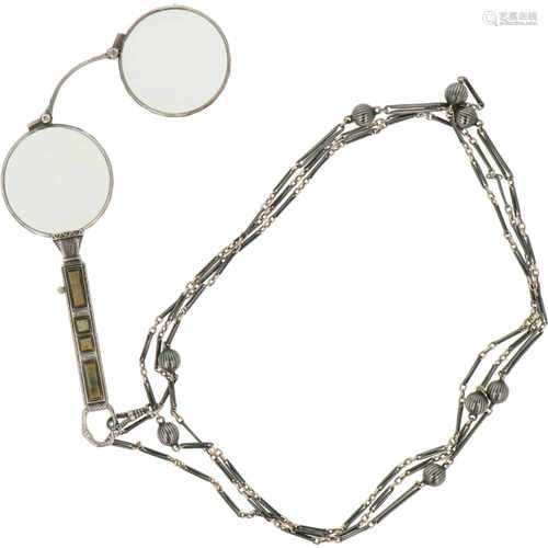 Lorgnette met chatelaine zilver.