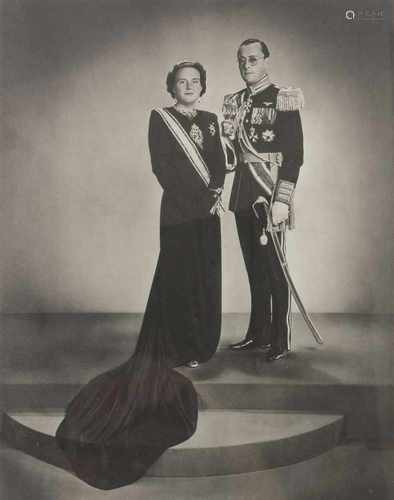 Een Statieportret van H.K.H. Koningin Juliana en Z.K.H. prins Bernard von Lippe-Biesterfeld.