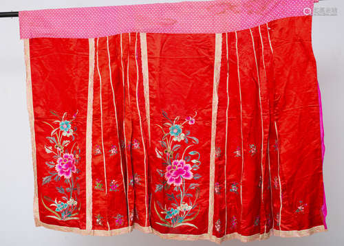 Qing Dynasty, red Chinese ancient silk embroidery woman dress robe