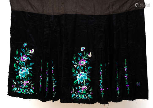 Qing Dynasty, black Chinese ancient silk peony embroidery dress robe