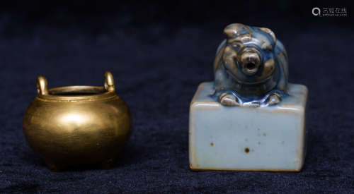 A porcelain beast-shaped water dropper and a gilt bronze censer