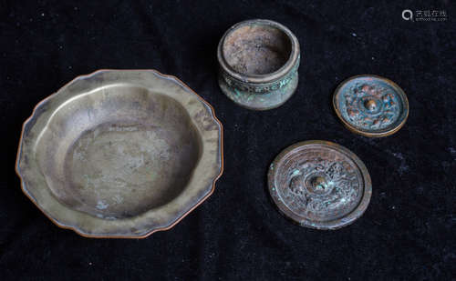 A set of bronze collections