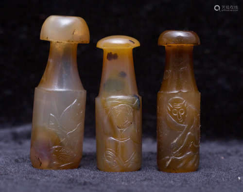 Three agate carved cigarette holders