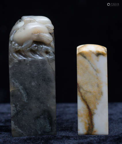 Two pieces of shoushan seal stones.